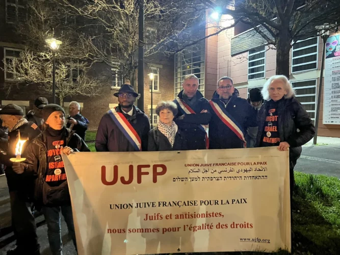 Stains 4 jpg La participation de l'UJFP à la marche aux flambeaux pour Gaza