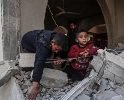 Palestinian children in Khan Yunis southern Gaza this week.Credit Said Khatib AFP jpg Questions aux Israéliens : « Après 150 jours de mort et de destruction à Gaza, Israël est-il plus fort et plus sûr? »
