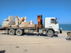 les camions pour la construction du port 2 jpg Témoignage de Gaza : Abu Amir, le 14 mars par téléphone et par Whatsapp