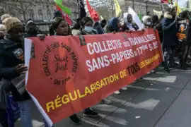 regularisation À Paris (20ème), manifestation pour la régularisation de tous les sans-papiers
