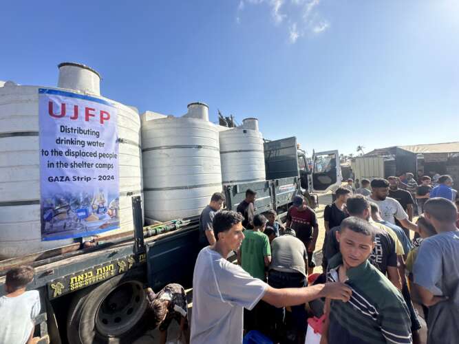 Abu Amir 26 aout 24 distribution deau 3 IMG 5651 Témoignage d'Abu Amir, le 26 août : Programme de distribution d'eau pour les camps de réfugiés dans le sud de la bande de Gaza