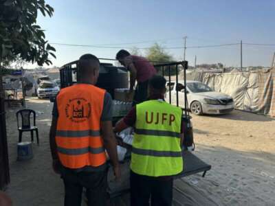 Abu Amir 27 aout 24 desinfectants eIMG 5697 Témoignage d'Abu Amir, le 27 août 2024 : distribution de produits d’hygiène pour la désinfection des camps