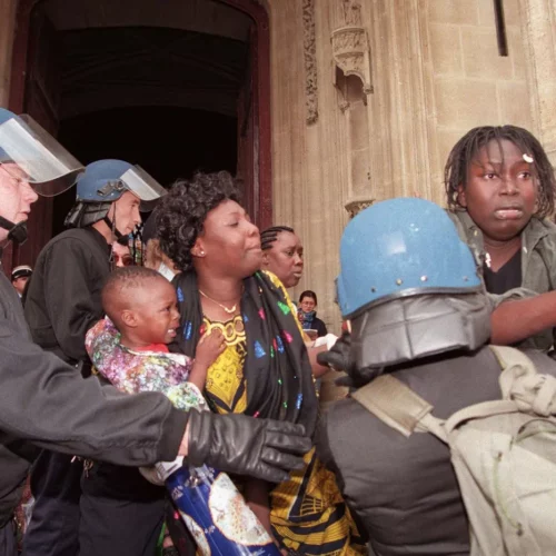 Evacuation lEglise Saint Bernard Paris 23 1996 0 À Paris (11ème), 28e anniversaire de l'expulsion violente des Sans-papiers de l'église St-Bernard