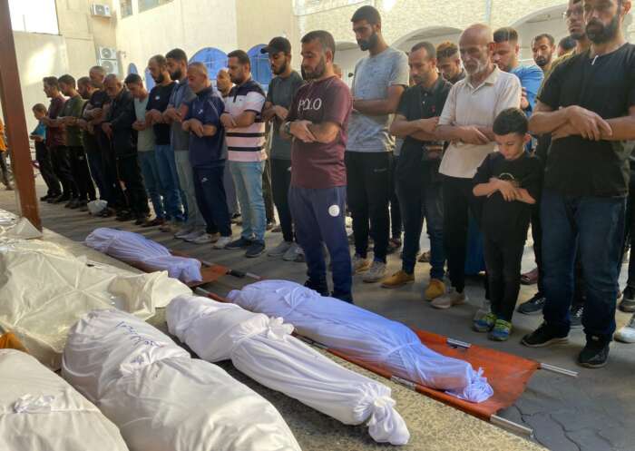 1 10 24 khan younis recueillement Témoignage d'Abu Amir, nuit du 1er au 2 octobre 2024 : la nuit de terreur – des centaines de missiles iraniens et la souffrance des personnes déplacées à Gaza