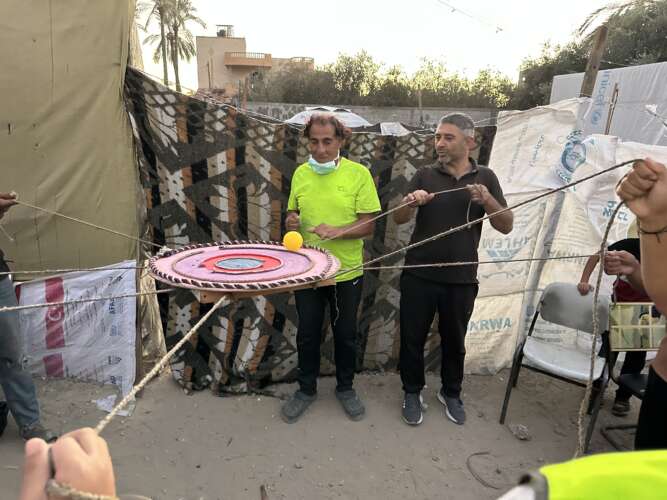 Abu Amir 21 octobre 24 Atelier hommes IMG 9586 Témoignage d'Abu Amir, le 21 octobre 2024 : dans un contexte inhumain, ses équipes continuent de travailler... Une boussole !