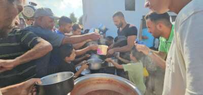 Abu Amir 4 octobre repas IMG 8534 Rapport d'activités de l'équipe de l'UJFP à Gaza - semaine du 28 septembre au 4 octobre 2024