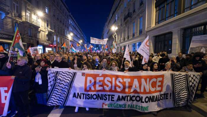 Paris 13 11 24 À Paris le 13 novembre une importante manifestation initiée par l'UJFP contre "Israël is forever", soutenue par le génocidaire Smotrich