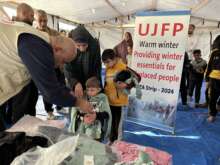 Témoignage d’Abu Amir, le 23 décembre 2024 – Distribution de vêtements d’hiver aux enfants du camp de Baladiyah