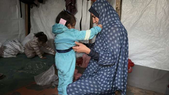 Abu Amir 10 01 25hiver a labri vetements enfants IMG 4769 Témoignage d'Abu Amir, le 10 janvier – Fournitures de vêtement d’hiver pour les camps de déplacés