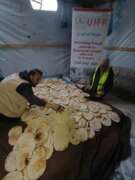 Abu Amir 14 01 25 distribution de pain Témoignage d'Abu Amir, le 14 janvier  – Initiative « Pain d’espoir » pour répondre à la crise du pain et distribution de bâches pour les tentes dans le camp de pêcheurs