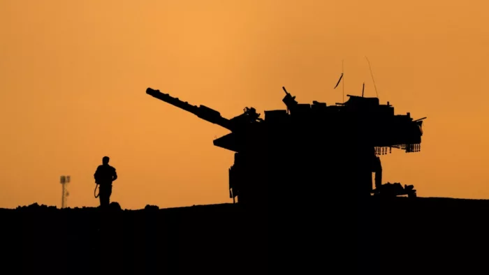 The silhouettes of a military vehicle and a soldier are seen near the Gaza border amid the ongoing conflict in Gaza between Israel and Hamas in Israel December 16 2024 reuters.jpg Le « spa de luxe » de Gaza : comment Israël crée un refuge imaginaire pour se distraire du génocide