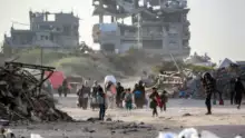 GAZA, comment se taire ? Comment ne pas vouloir hurler ? Comment ne pas descendre en masse dans la rue pour exiger la fin immédiate des bombardements et du blocage de l’aide humanitaire ! 8 GAZA, comment se taire ? Comment ne pas vouloir hurler ? Comment ne pas descendre en masse dans la rue pour exiger la fin immédiate des bombardements et du blocage de l’aide humanitaire !