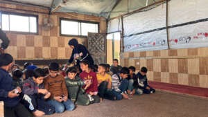 Abu Amir 26 3 25 education IMG 9357 Compte-rendu d'activités le 27 mars 2025 – Maintenir l'aide alimentaire, la scolarisation et le soutien psychologique et redonner vie à l’eau, à la terre à Khuza’a et Abu Taima