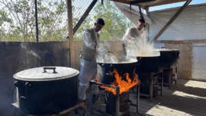 Abu Amir 27 fevrier repas IMG 8196 Témoignage d'Abu Amir, le 27 février 2025 – Aggravation de la crise économique pour les familles palestiniennes : bilan de leur action de soutien alimentaire