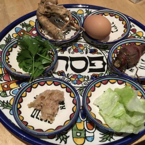 seder table larger À Paris, un Pessah laïque organisé par des membres de l'UJFP