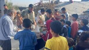 Abu Amir 31 3 25 distribution de repas IMG 9709 Compte-rendu d'activités - semaine du 29 mars au 5 avril 2025 – À Gaza, il y a encore ceux qui travaillent, qui sèment, qui enseignent, envers et contre tout