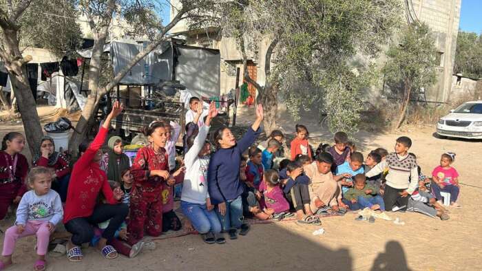 Abu Amir Enfants 3 mai 2025IMG 1190 1 Témoignage d'Abu Amir, le 4 mai 2025 - La continuité des actions menées par les équipes soutenues par l'UJFP relève de l’exploit ! Compte rendu