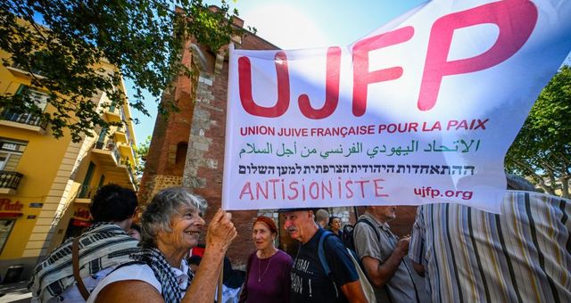 640x340 sc gettyimages 2170681118 1 Perquisition contre l’UJFP : la répression du mouvement de solidarité avec le peuple palestinien devient folle !