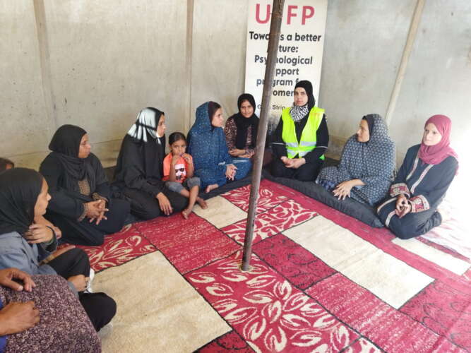 Abu Amir 12 9 25 ateliers psy IMG 0288 1 Témoignage d'Abu Amir le 12 septembre 2025 - Atelier de soutien psychologique pour les femmes du camp d'Al-Asdiqa'a