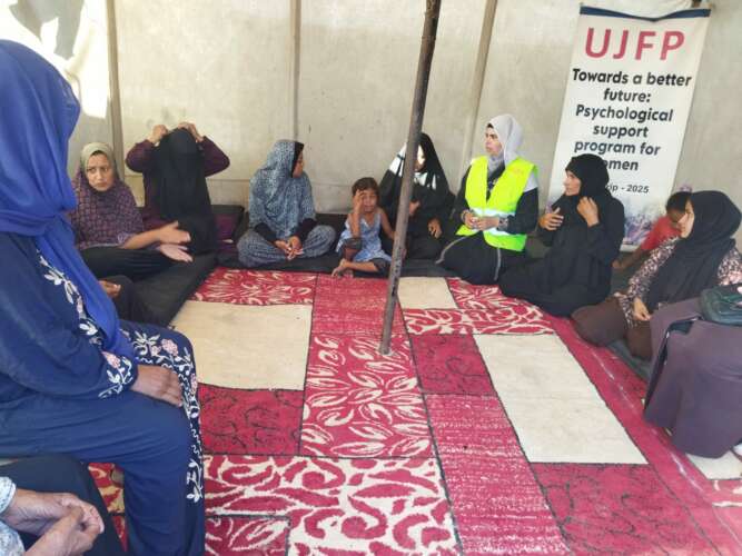 Abu Amir 18 9 25 atelier psyI MG 0574 Témoignage d'Abu Amir, le 18 septembre 2025 - Rapport détaillé sur l’atelier de soutien psychologique pour femmes au camp de Al-Asdiqa'a dans la région de Deir al-Balah