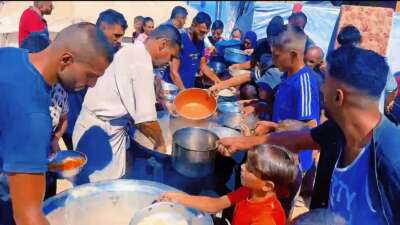 Abu Amir 10 10 25 Aide alimentaire IMG 2174 Témoignage d'Abu Amir, le 10 octobre 2025 - Travail humanitaire dans la bande de Gaza : Enfants attendant la nourriture et femmes libérant l'espoir : Gaza à l'époque du déplacement