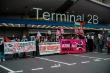 Roissy 4 700x467.jpeg Participation de l'UJFP à la grande manifestation à l'appel des travailleur.ses de Roissy contre les livraisons d'armes à Israël