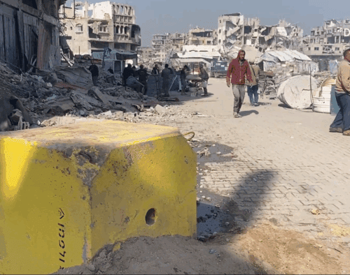 ligne jaune gaza yellow cubes 700x394 1 Témoignage d'Abu Amir, le 25 novembre 2025 - Du mensonge d’Oslo au génocide de Gaza