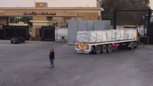 Témoignage d'Abu Amir, le 17 décembre 2025 - Gaza, un plan de paix qui reste sur le papier 10 Camion chargé en attente dans un parking