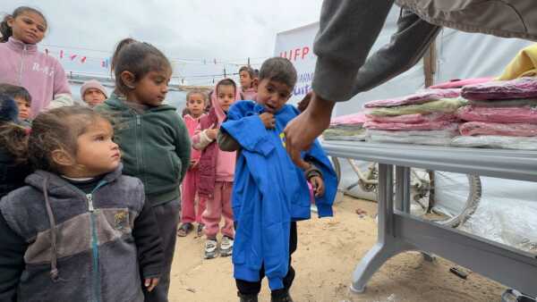 Abu Amir 28 1 26 aide humanitaire IMG 8936 Témoignage d'Abu Amir, le 28 janvier 2026 - Un hiver au chaud, de petits manteaux pour les enfants de Gaza