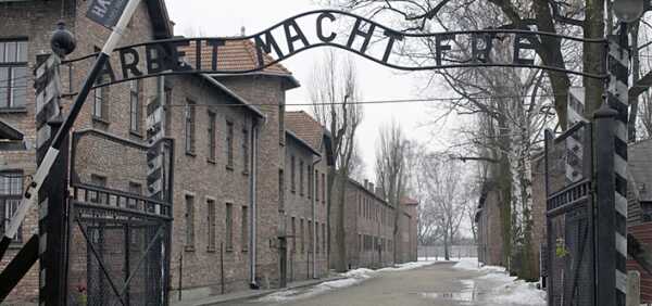 À l’heure des rafles, commémorer la libération d’Auschwitz 1 lieu auschwitz À l’heure des rafles, commémorer la libération d’Auschwitz