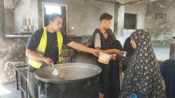 Témoignage d'Abu Amir, le 11 juillet 2026 - Autour des tables de l’attente 1 Abu Amir 11 7 26 aide alimentaire ff45d2b5 a1d1 4a7b bbae a699028de9a5 Témoignage d'Abu Amir, le 11 juillet 2026 - Autour des tables de l’attente
