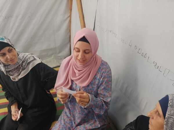 Abu Amir 6 et 7 7 26 ateliers psy 427900f6 460b 4ec3 8327 3339c1c11eb3 Témoignage d'Abu Amir, le 7 juillet 2026 - Ateliers de soutien destinés aux femmes dans les camps Al-Asdiqa et Al- Israa