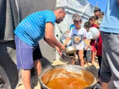 Témoignage d'Abu Amir, le 1er août 2026 - Gaza n’a pas besoin de déclarations d’inquiétude 12 Abu Amir 1 8 26 aide alimentaire ff4e15c7 0caf 4e78 be5d 82f6a71be3fb Témoignage d'Abu Amir, le 1er août 2026 - Gaza n’a pas besoin de déclarations d’inquiétude